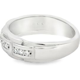 Custom-made men’s ring in 14K white gold with natural diamonds