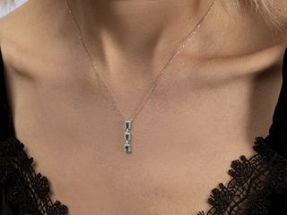 Emerald Vertical Drop Necklace – 18K White Gold