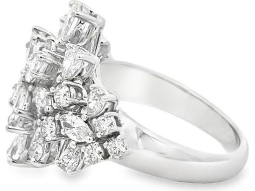 18K White Gold Floral Ring with Natural Pear-Shaped, Marquise, and Round Diamonds