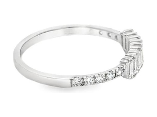 18K White Gold Ring with Natural Baguette and Round Diamonds