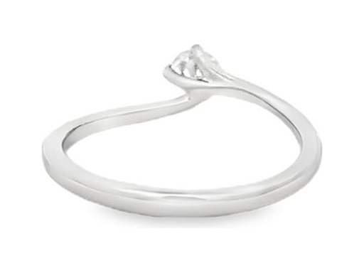 18K White Gold Solitaire Ring with Natural Round Diamond