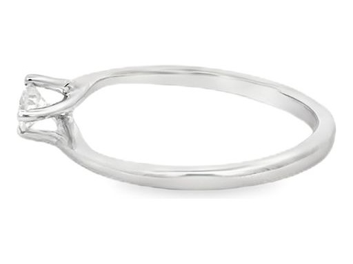 18K White Gold Solitaire Ring with Natural Round Diamond