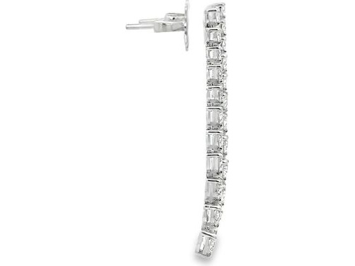 18K White Gold Drop Earrings with Natural Round Diamonds in Classic Prong Setting