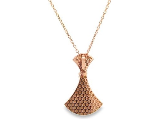 18K Rose Gold Necklace with Mother-of-Pearl and Natural Round Diamonds in Fan-Shaped Design