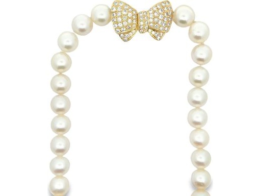 Luxurious 9–10mm Japanese Akoya Pearl Strand Necklace with 18K Yellow Gold Bow-Shaped Clasp Set with Natural Diamonds.
